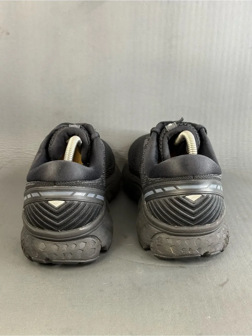 Brooks Ghost 11 running athletic sneaker shoes Extra-wide men’s size 10